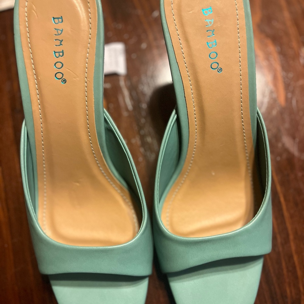 BAMBOO Green Heeled Shoes Elegant Design